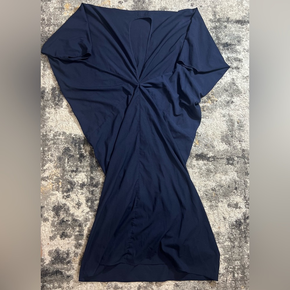 I love a good tent dress. You can create multiple shapes with just 1 dress.